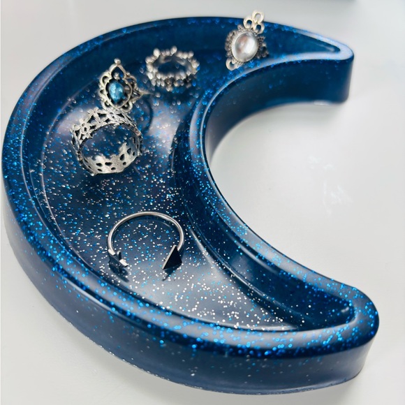 Handcrafted Resin Crescent Moon Ring Dish. - Picture 2 of 4